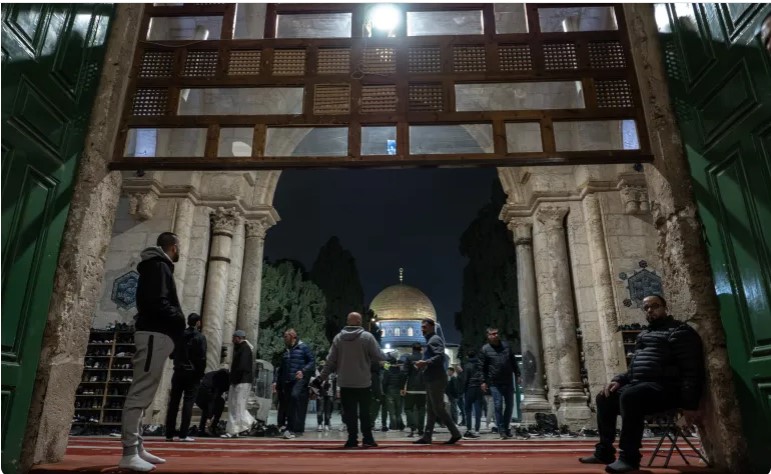 بعد 40 يوما من الإغلاق.. فتح أبواب المسجد الأقصى وعودة المصلين